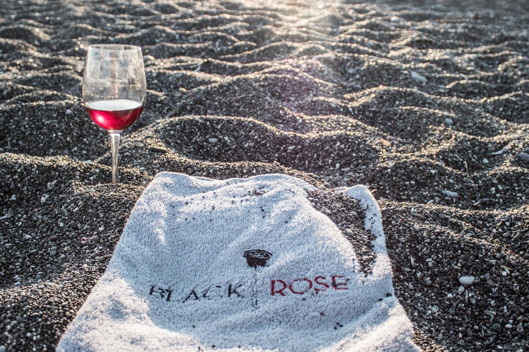 Black Rose Beach Suites เปริสซา ภายนอก รูปภาพ